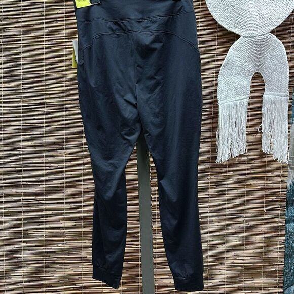 All in motion Size L - Picture 2 of 2